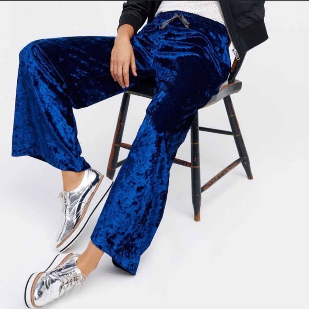 NEW WITH TAGS FREE PEOPLE BLUE VELVET PANTS - Picture 1 of 4